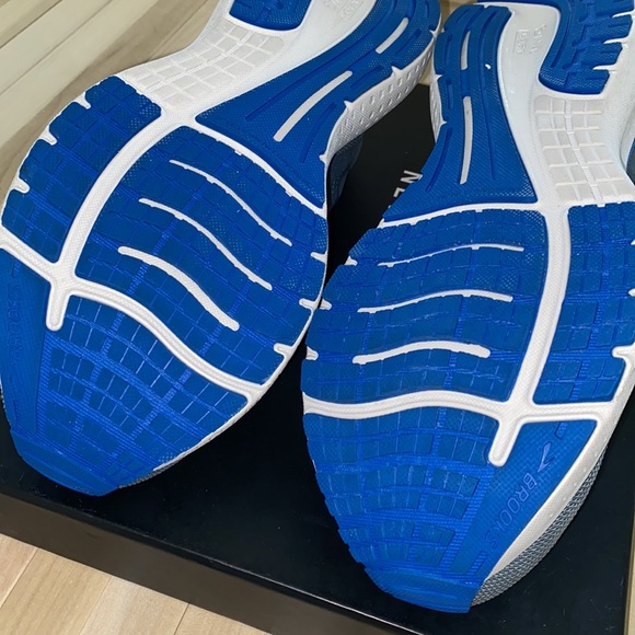 Brooks Glycerin 19 Size 8.5 (2E) - Picture 8 of 9